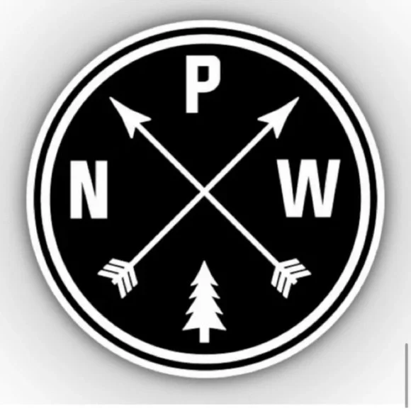 2x Limited Edition Estée Lauder Lipsticks in the season’s favorite shades ~ New! - Picture 7 of 10